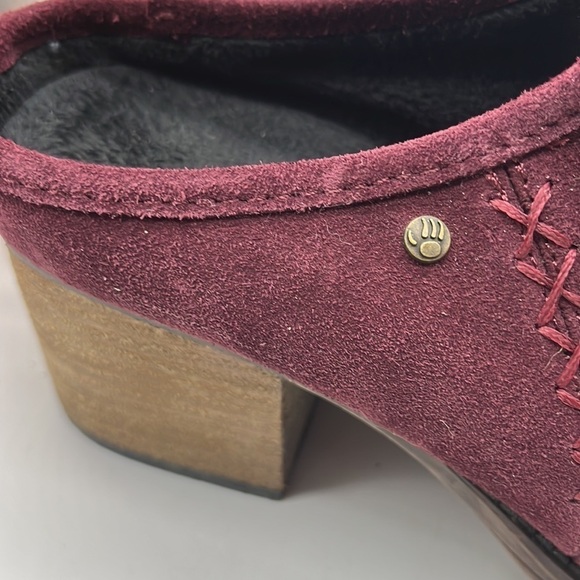 Bearpaw Wine Colored heeled suede slip on mule Size 10 CM4702E - Picture 3 of 9